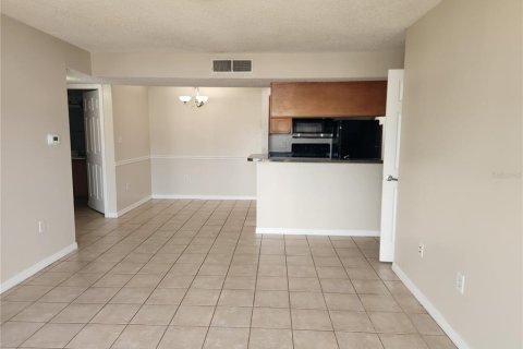 Condo in Brandon, Florida, 2 bedrooms  № 2166252 - photo 2