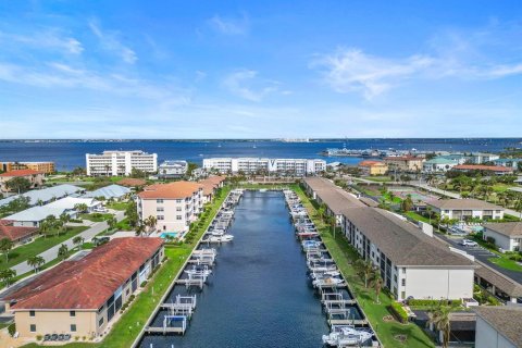 Condo in Punta Gorda, Florida, 2 bedrooms  № 1446776 - photo 27
