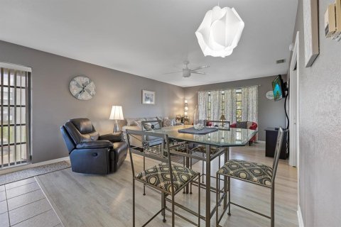 Condo in Punta Gorda, Florida, 2 bedrooms  № 1446776 - photo 9
