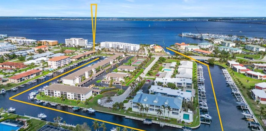 Condo in Punta Gorda, Florida, 2 bedrooms  № 1446776