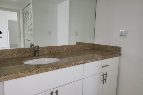 Copropriété à vendre à Aventura, Floride: 2 chambres, 105.72 m2 № 1937358 - photo 17