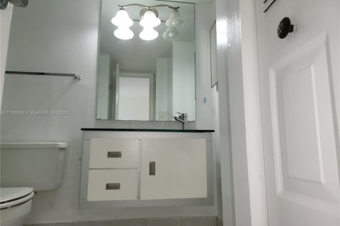 Condo in Aventura, Florida, 2 bedrooms  № 1937358 - photo 29