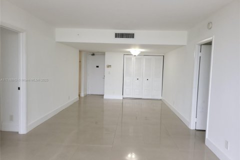 Copropriété à vendre à Aventura, Floride: 2 chambres, 105.72 m2 № 1937358 - photo 6