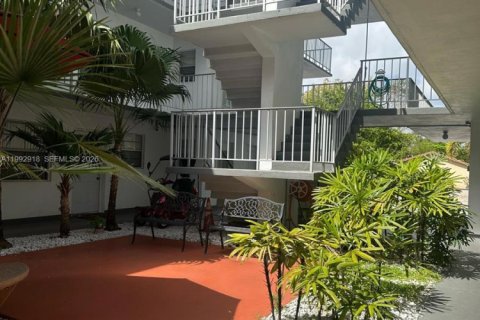 Condo in Hollywood, Florida, 2 bedrooms  № 2062558 - photo 3