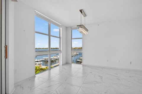 Copropriété à vendre à Lantana, Floride: 2 chambres, 117.52 m2 № 2146233 - photo 2