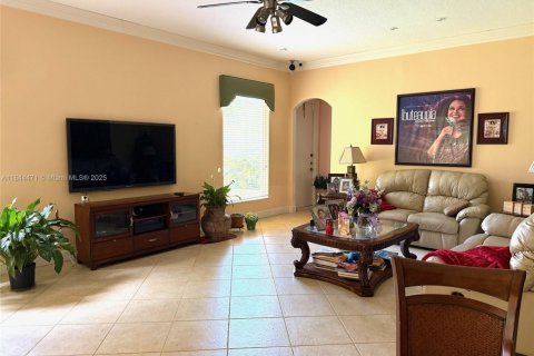 House in Miramar, Florida 4 bedrooms, 281.12 sq.m. № 1841051 - photo 15