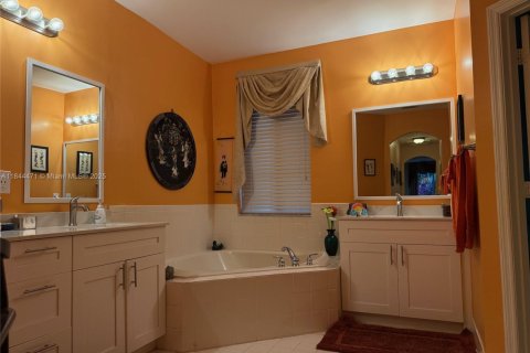 House in Miramar, Florida 4 bedrooms, 281.12 sq.m. № 1841051 - photo 27