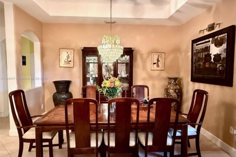 House in Miramar, Florida 4 bedrooms, 281.12 sq.m. № 1841051 - photo 12