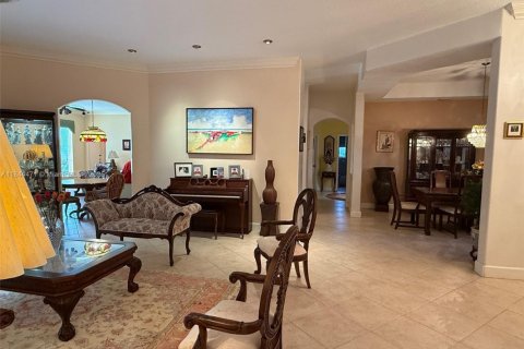 House in Miramar, Florida 4 bedrooms, 281.12 sq.m. № 1841051 - photo 9