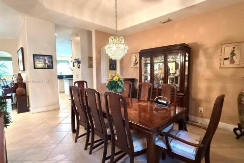 House in Miramar, Florida 4 bedrooms, 281.12 sq.m. № 1841051 - photo 13