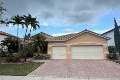 House in Miramar, Florida 4 bedrooms, 281.12 sq.m. № 1841051 - photo 1