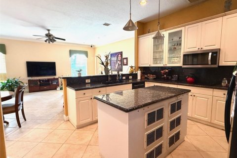 House in Miramar, Florida 4 bedrooms, 281.12 sq.m. № 1841051 - photo 20