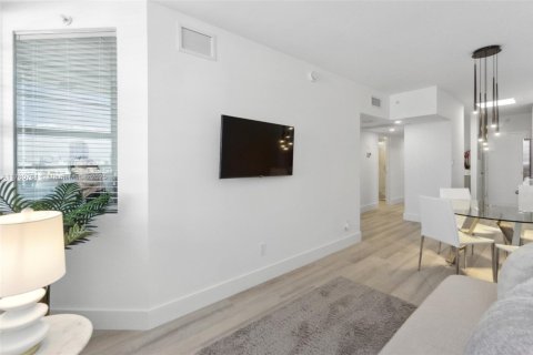 Condo in Miami Beach, Florida, 1 bedroom  № 2012852 - photo 4