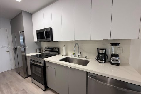 Condo in Miami Beach, Florida, 1 bedroom  № 2012852 - photo 5