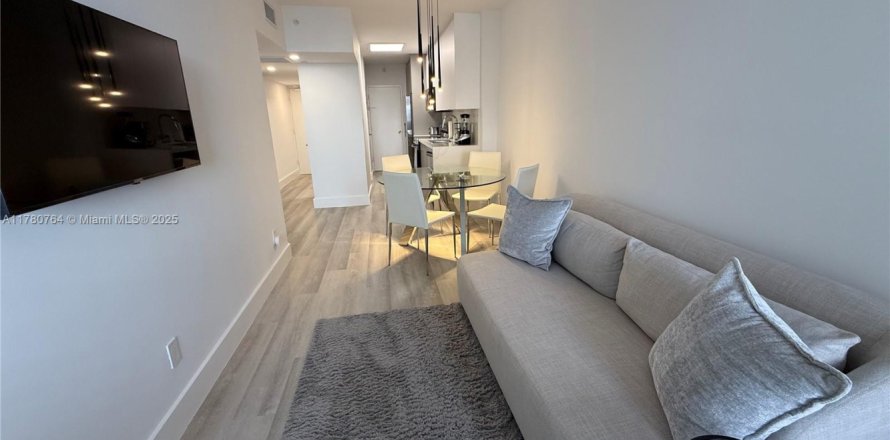 Condo in Miami Beach, Florida, 1 bedroom  № 2012852