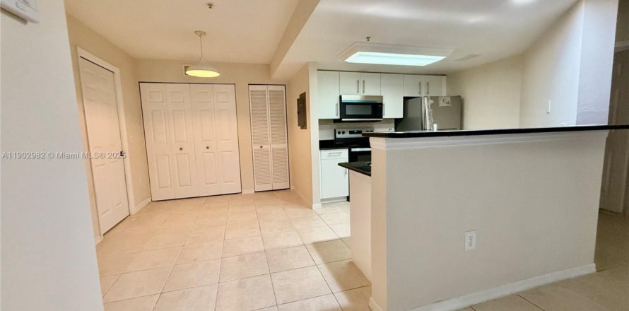 Condominio en Cape Coral, Florida, 2 dormitorios  № 2012497
