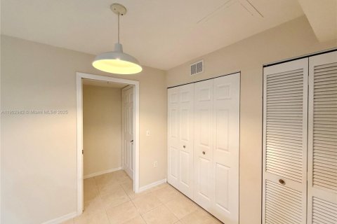 Condominio en alquiler en Cape Coral, Florida, 2 dormitorios, 91.97 m2 № 2012497 - foto 3