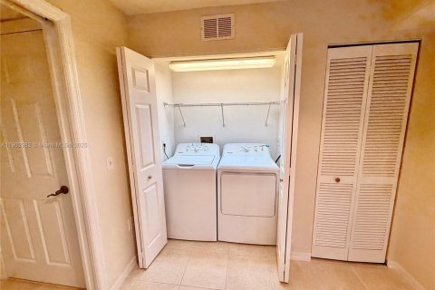 Condominio en alquiler en Cape Coral, Florida, 2 dormitorios, 91.97 m2 № 2012497 - foto 6