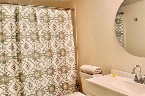 Condominio en alquiler en Cape Coral, Florida, 2 dormitorios, 91.97 m2 № 2012497 - foto 10