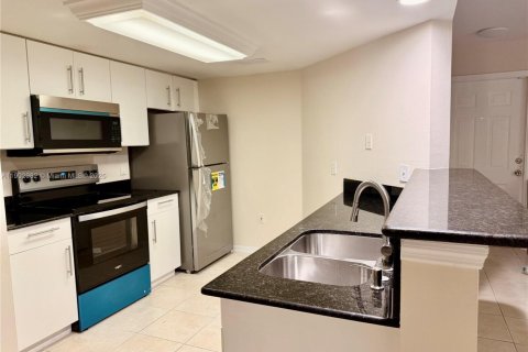 Condominio en alquiler en Cape Coral, Florida, 2 dormitorios, 91.97 m2 № 2012497 - foto 4