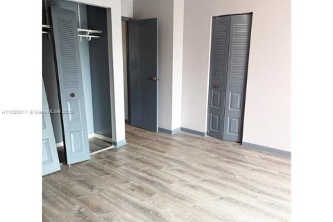 Townhouse in Lauderhill, Florida 4 bedrooms, 143.07 sq.m. № 2039415 - photo 4