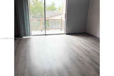 Townhouse in Lauderhill, Florida 4 bedrooms, 143.07 sq.m. № 2039415 - photo 10