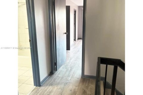 Townhouse in Lauderhill, Florida 4 bedrooms, 143.07 sq.m. № 2039415 - photo 6