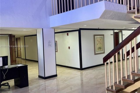 Condo in North Miami Beach, Florida, 2 bedrooms  № 1948518 - photo 28
