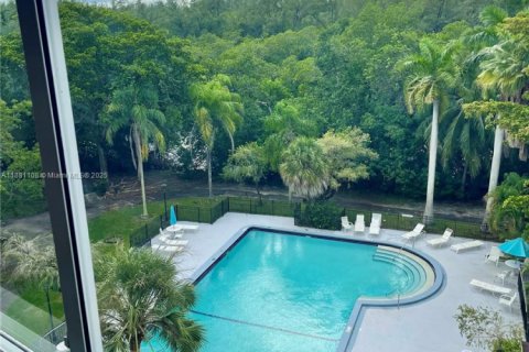 Condo in North Miami Beach, Florida, 2 bedrooms  № 1948518 - photo 26