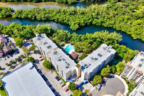 Condo in North Miami Beach, Florida, 2 bedrooms  № 1948518 - photo 4