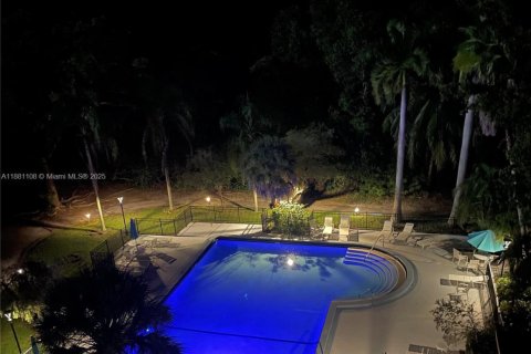 Condo in North Miami Beach, Florida, 2 bedrooms  № 1948518 - photo 24