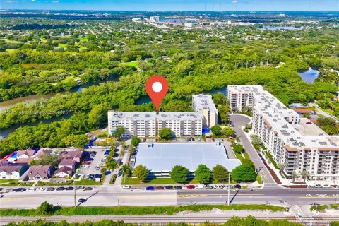 Condo in North Miami Beach, Florida, 2 bedrooms  № 1948518 - photo 3