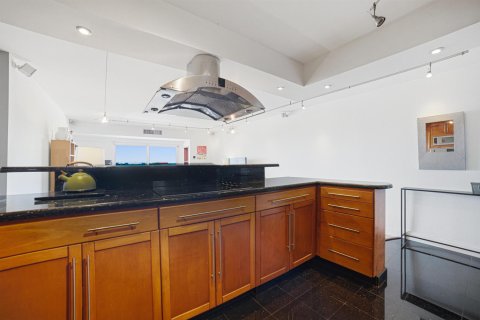 Condo in Fort Lauderdale, Florida, 1 bedroom  № 2175387 - photo 4