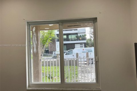 Villa ou maison à louer à Miami, Floride: 2 chambres, 78.04 m2 № 2002334 - photo 10