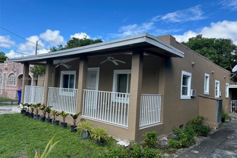 Villa ou maison à louer à Miami, Floride: 2 chambres, 78.04 m2 № 2002334 - photo 6