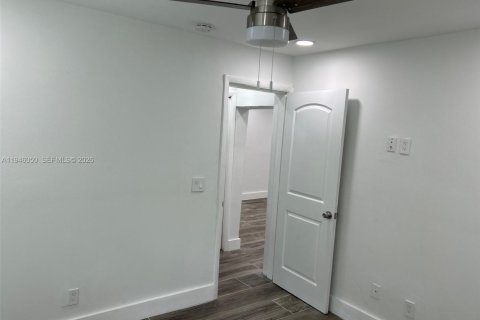 Villa ou maison à louer à Miami, Floride: 2 chambres, 78.04 m2 № 2002334 - photo 22