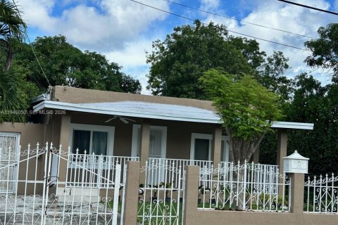 Villa ou maison à louer à Miami, Floride: 2 chambres, 78.04 m2 № 2002334 - photo 4