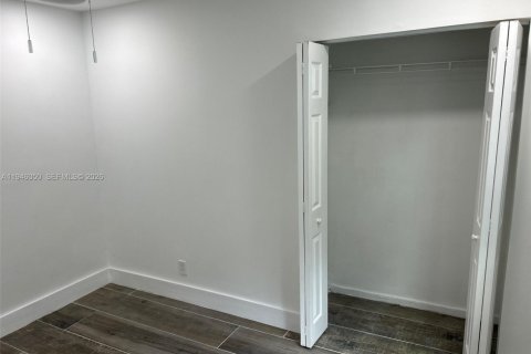 Villa ou maison à louer à Miami, Floride: 2 chambres, 78.04 m2 № 2002334 - photo 25