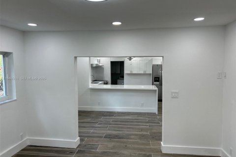 Villa ou maison à louer à Miami, Floride: 2 chambres, 78.04 m2 № 2002334 - photo 27