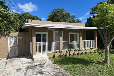 Villa ou maison à louer à Miami, Floride: 2 chambres, 78.04 m2 № 2002334 - photo 5