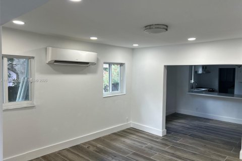 Villa ou maison à louer à Miami, Floride: 2 chambres, 78.04 m2 № 2002334 - photo 15