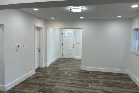 Villa ou maison à louer à Miami, Floride: 2 chambres, 78.04 m2 № 2002334 - photo 18