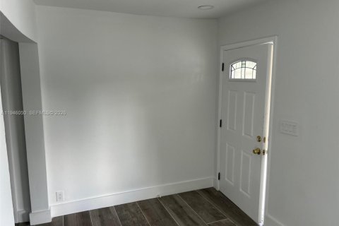 Villa ou maison à louer à Miami, Floride: 2 chambres, 78.04 m2 № 2002334 - photo 9