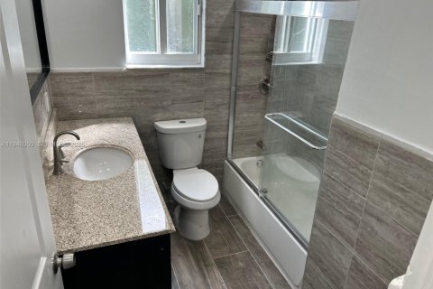 Villa ou maison à louer à Miami, Floride: 2 chambres, 78.04 m2 № 2002334 - photo 2