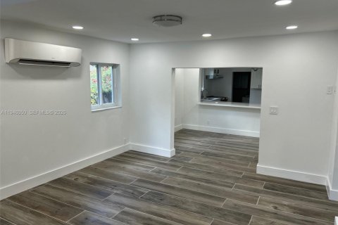 Villa ou maison à louer à Miami, Floride: 2 chambres, 78.04 m2 № 2002334 - photo 16