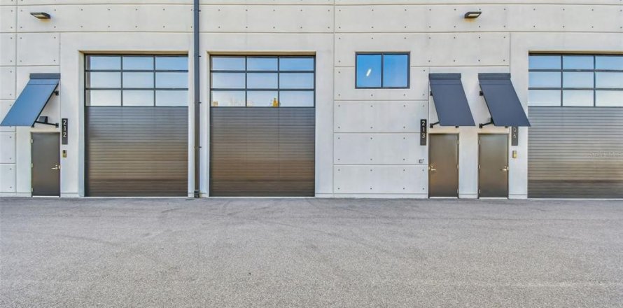 Immobilier commercial à Tampa, Floride 114.27 m2 № 2425267