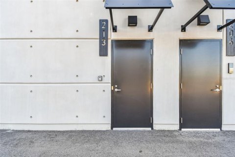 Immobilier commercial à vendre à Tampa, Floride: 114.27 m2 № 2425267 - photo 6