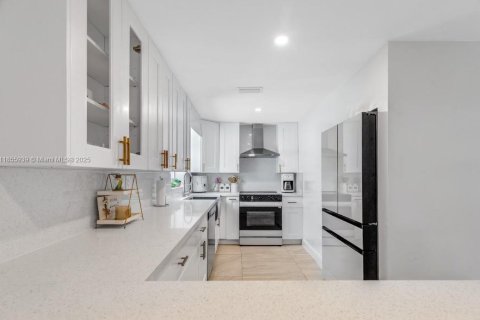 Casa en venta en Miami, Florida, 3 dormitorios, 136.38 m2 № 1880200 - foto 6