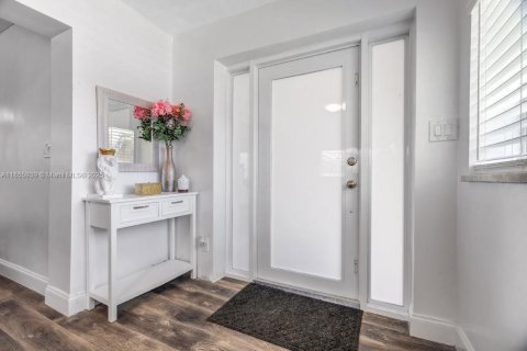 Casa en venta en Miami, Florida, 3 dormitorios, 136.38 m2 № 1880200 - foto 2