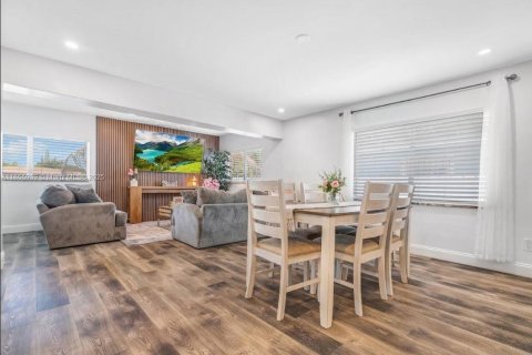 Casa en venta en Miami, Florida, 3 dormitorios, 136.38 m2 № 1880200 - foto 4